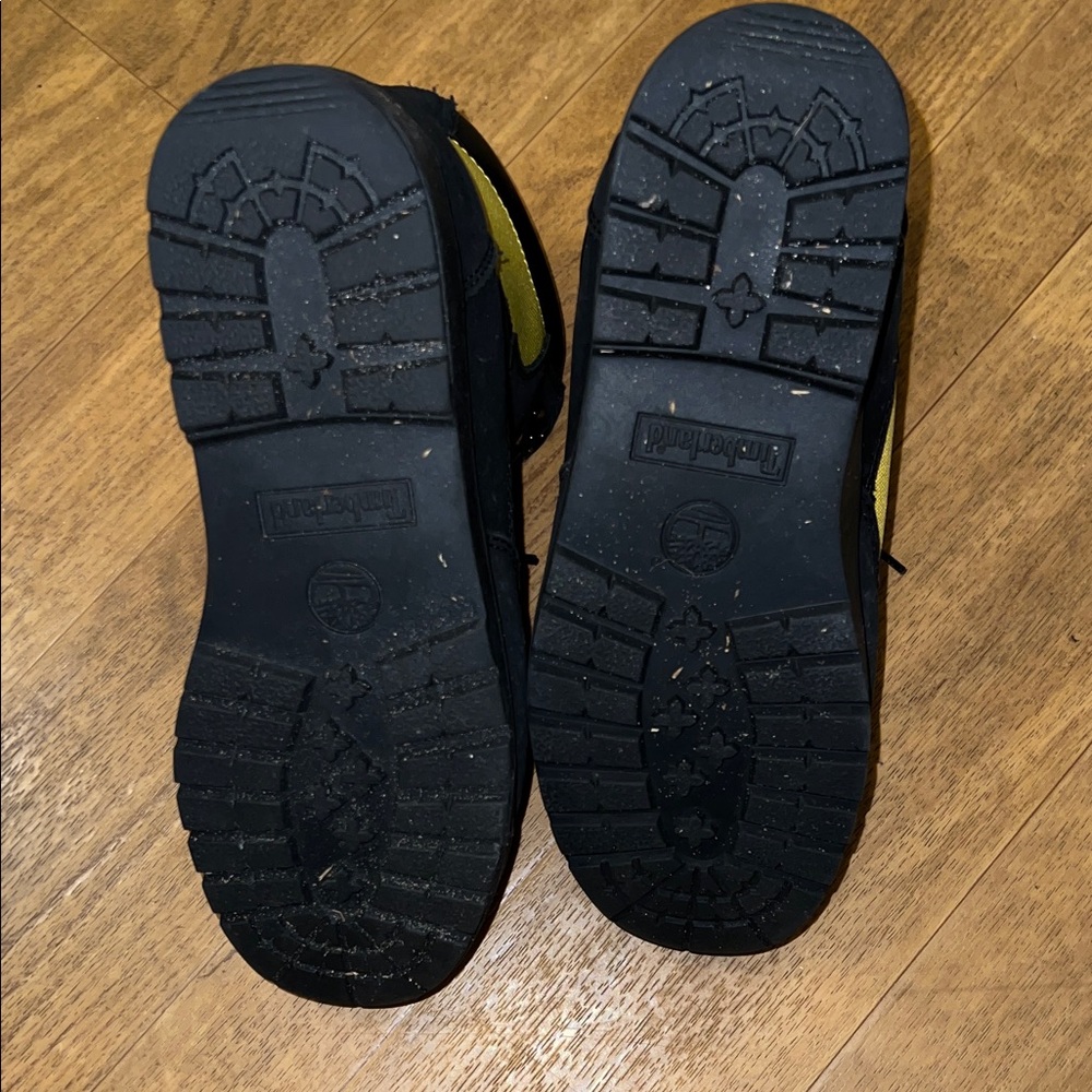 Timberland Dual-Tone Black and Yellow Boots so comfortable. Don’t fit me anymore - Picture 9 of 9
